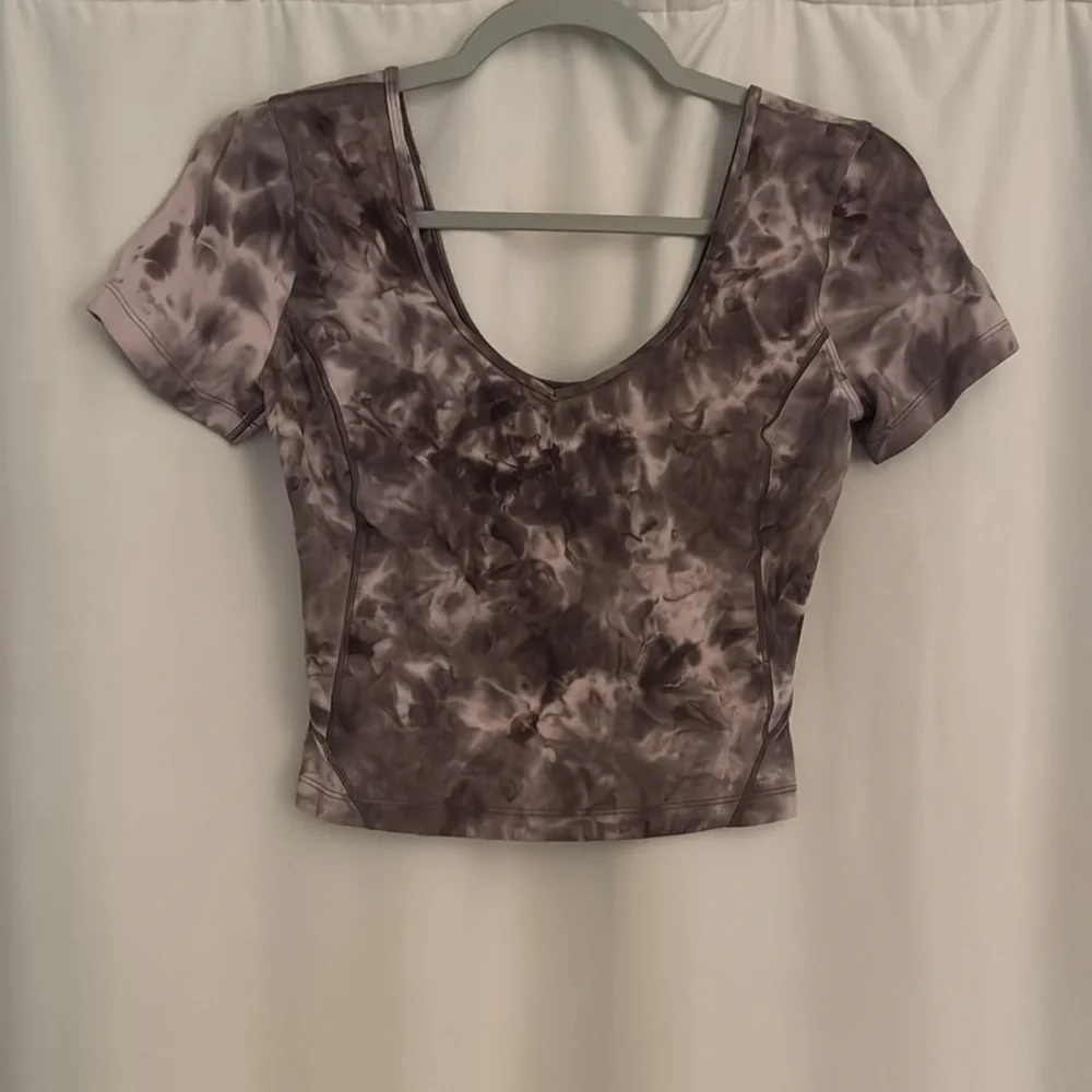 lululemon athletica Women's Tie-Dye Scoop Neck Crop Top — Mauve Purple size 4